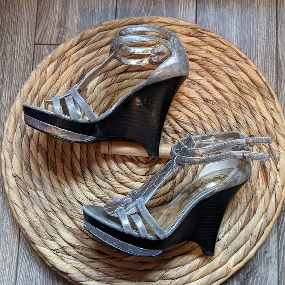 EUC (W6.5) - CARLOS SANTANA Metallic Gladiator Wedge - Picture 2 of 5